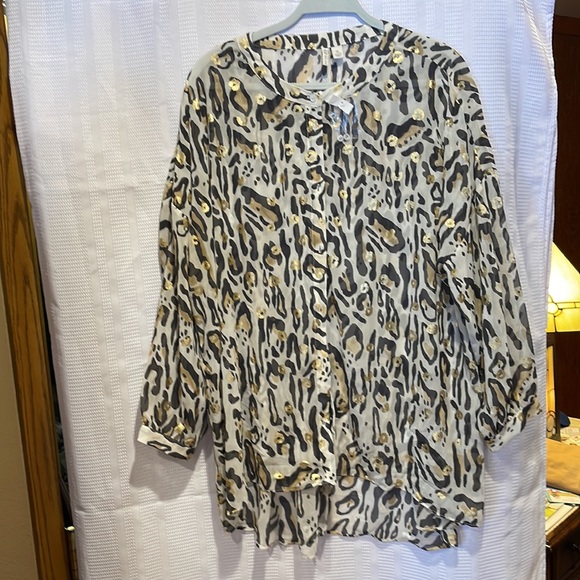 NWT Animal Print Sheer Top!ππ - Picture 3 of 5